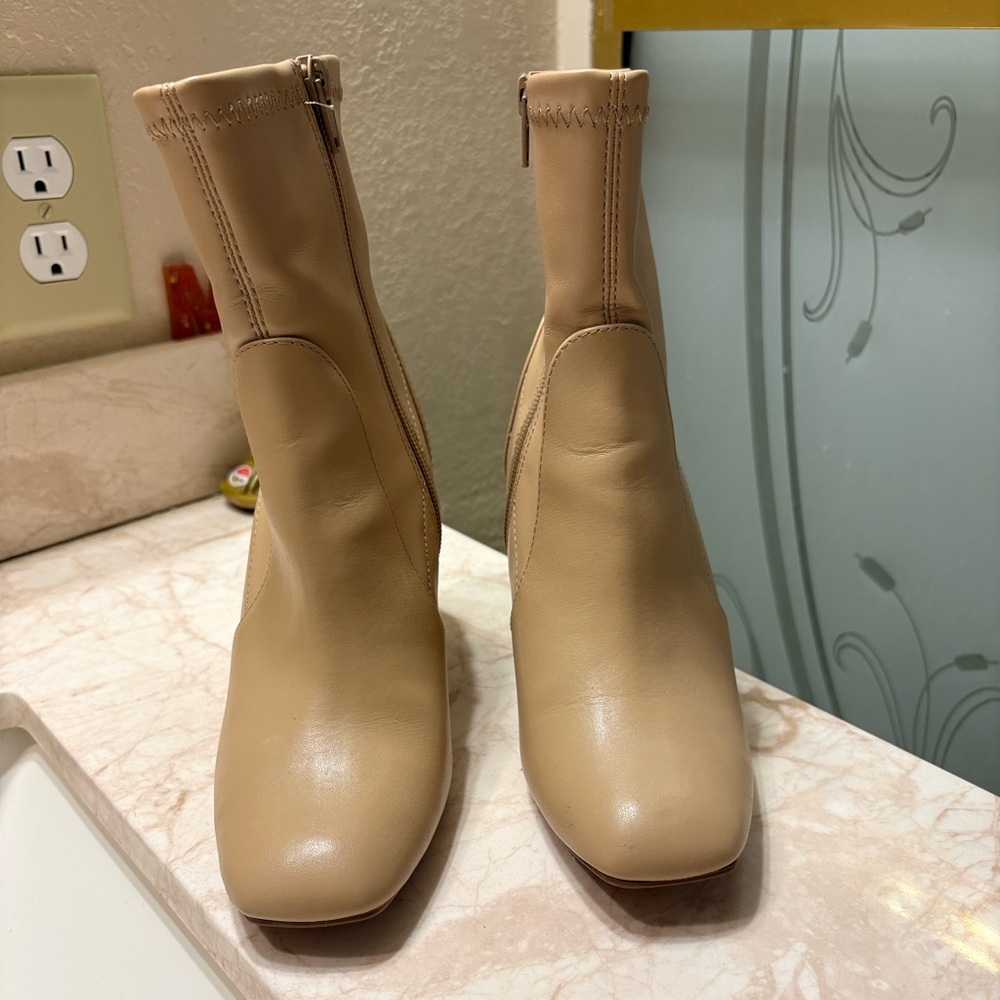 Elegant Tan Ankle Boots